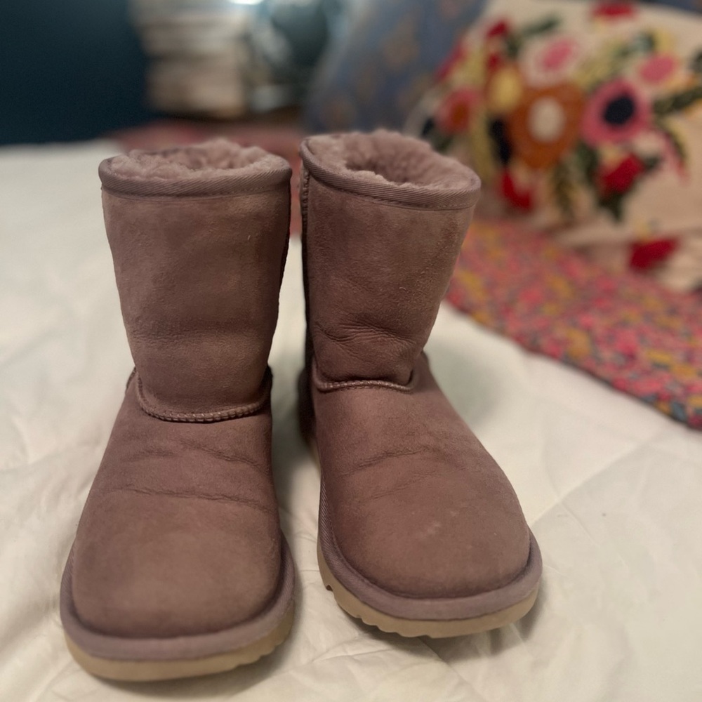 Girls size 4 Ugg Boots in sugarplum color